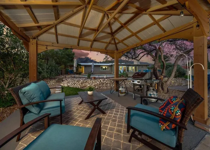 Holiday home Backyard Oasis, Big 360-degree Views, 3 Bedroom 2 Ba Tucson