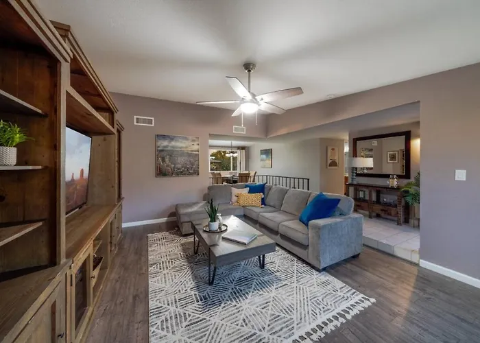 Backyard Oasis, Big 360-degree Views, 3 Bedroom 2 Ba Holiday home