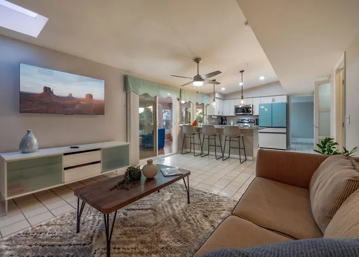 Backyard Oasis, Big 360-degree Views, 3 Bedroom 2 Ba *