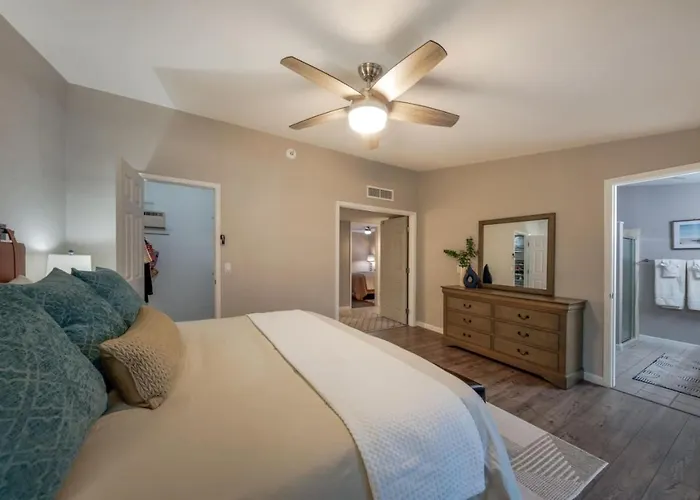 Backyard Oasis, Big 360-degree Views, 3 Bedroom 2 Ba