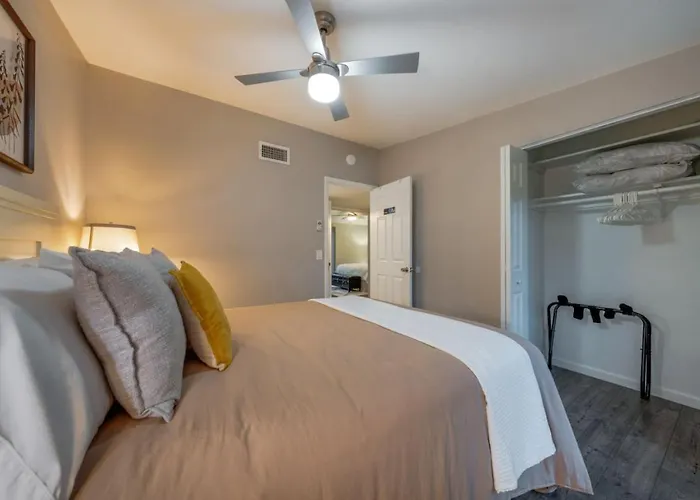 Backyard Oasis, Big 360-degree Views, 3 Bedroom 2 Ba Holiday home *