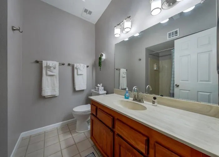 Backyard Oasis, Big 360-degree Views, 3 Bedroom 2 Ba