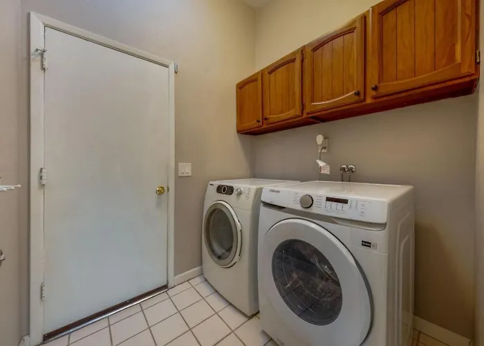 Backyard Oasis, Big 360-degree Views, 3 Bedroom 2 Ba Holiday home *