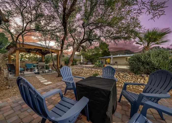 Holiday home Backyard Oasis, Big 360-degree Views, 3 Bedroom 2 Ba Tucson