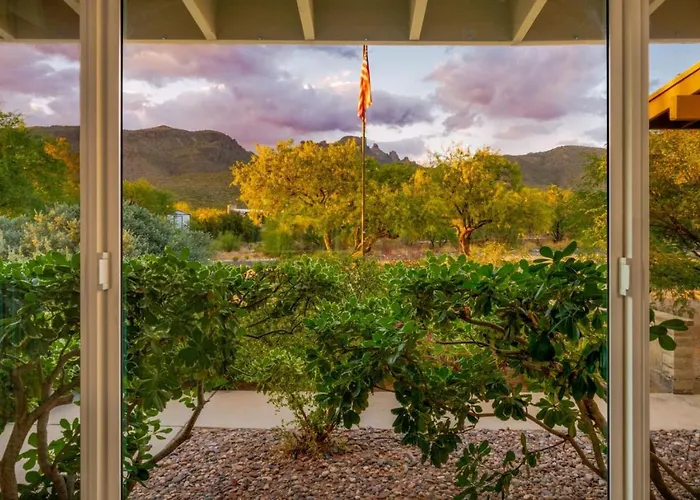 Holiday home Backyard Oasis, Big 360-degree Views, 3 Bedroom 2 Ba *