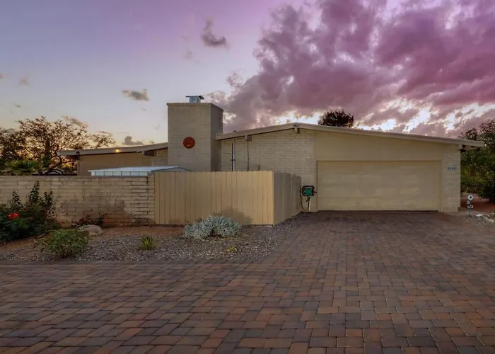 Backyard Oasis, Big 360-degree Views, 3 Bedroom 2 Ba