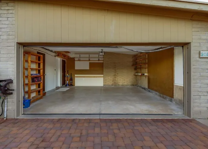Backyard Oasis, Big 360-degree Views, 3 Bedroom 2 Ba